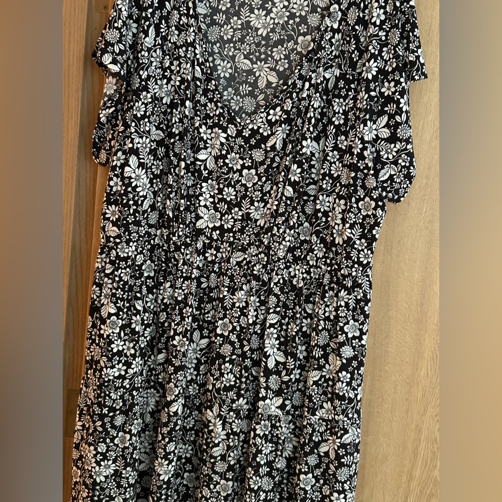 London Times Monochrome Floral Midi Dress